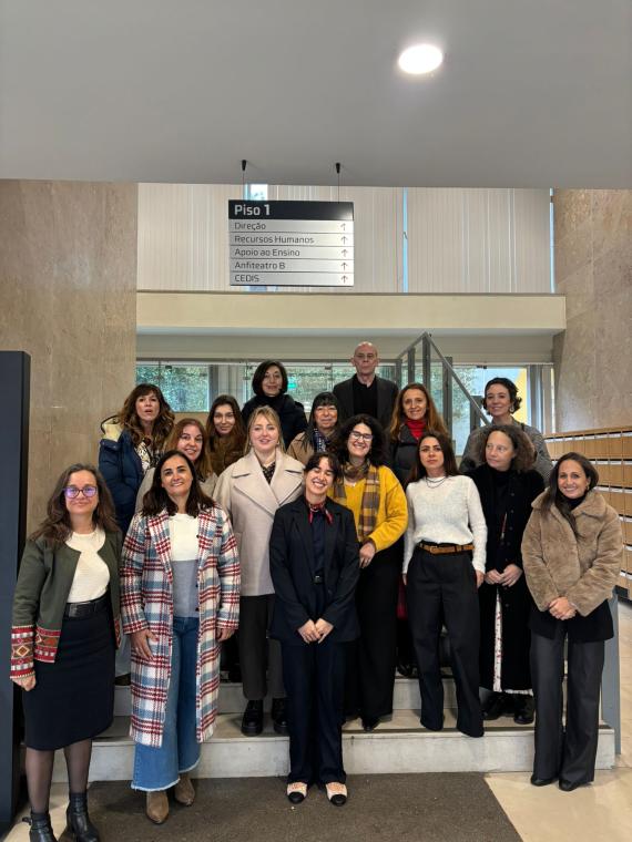 JUST-LISTEN - Profissionais da Justiça: Ouvir e interagir com segurança com crianças traumatizadas e exploradas